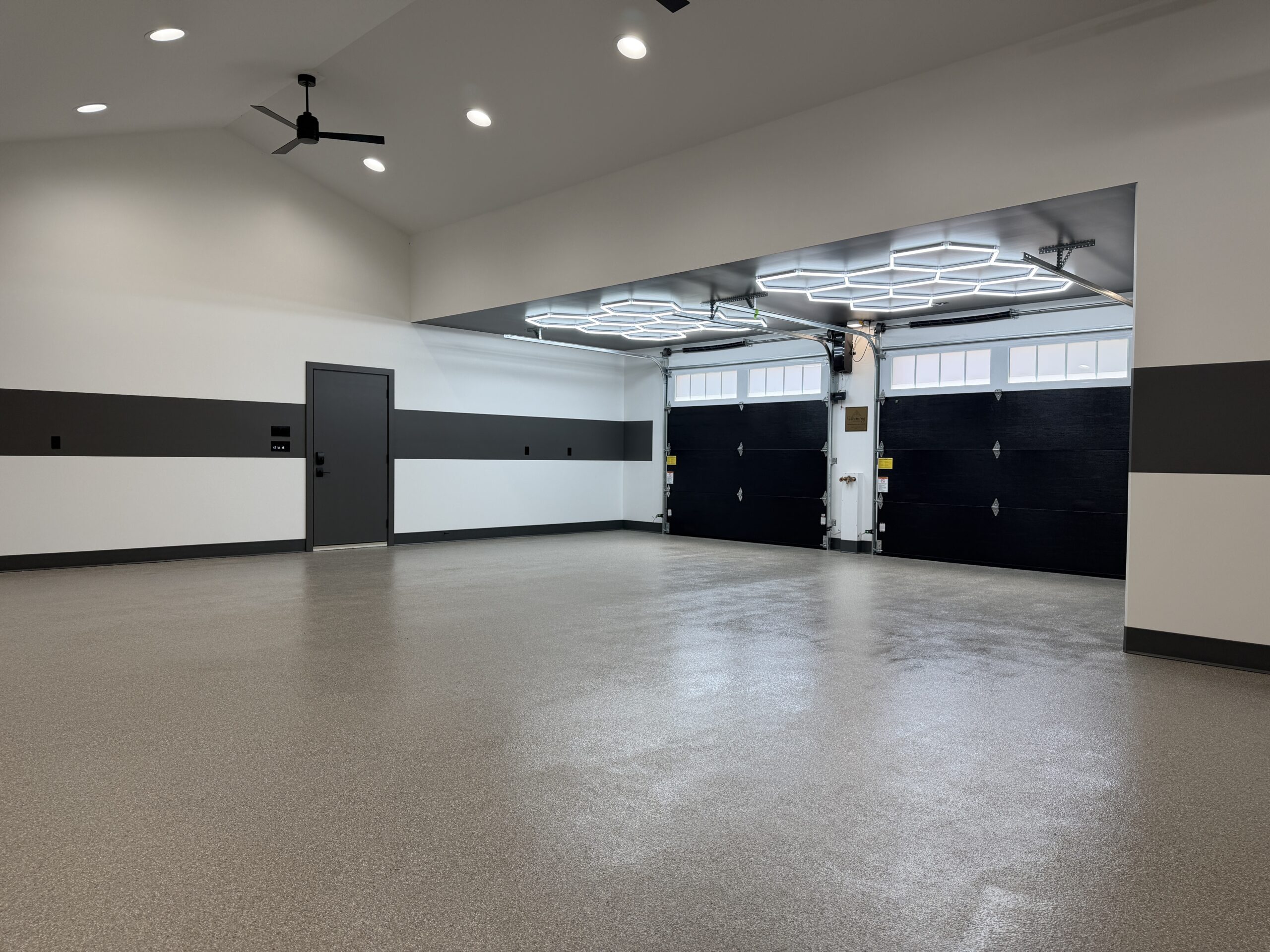 custom designed garage built by Vleeming Custom Homes using GS Panels for higher energy efficiency and performance.