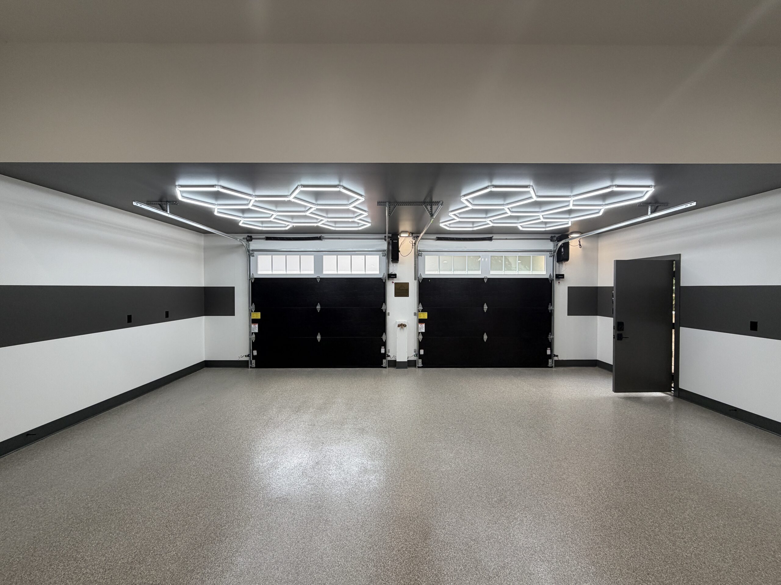 custom designed garage built by Vleeming Custom Homes using GS Panels for higher energy efficiency and performance.
